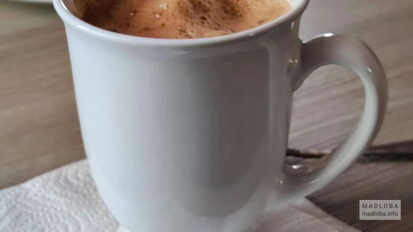 Чашка кофе в кафе