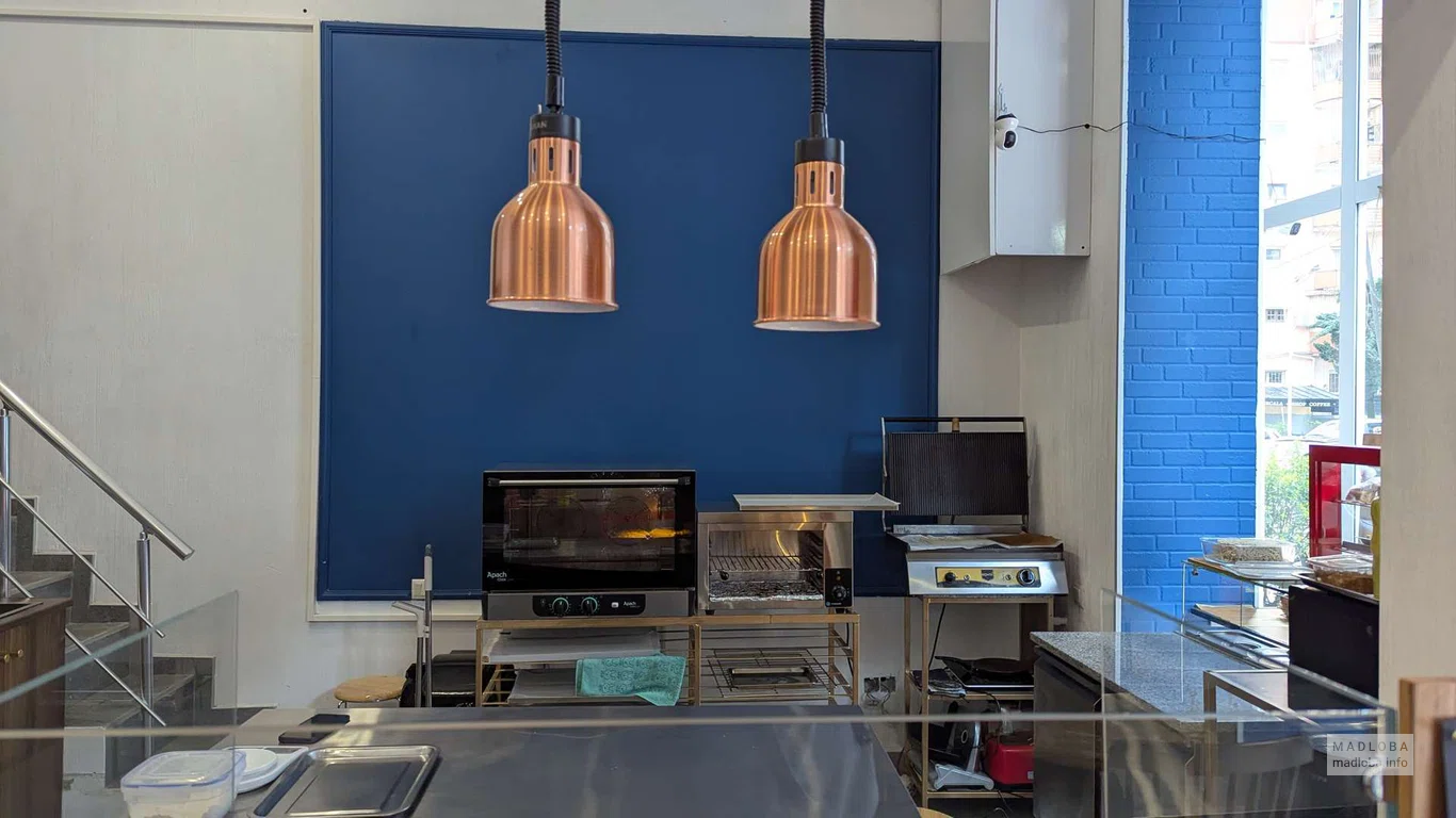 Кухня в пекарне Amato Bakery в Батуми