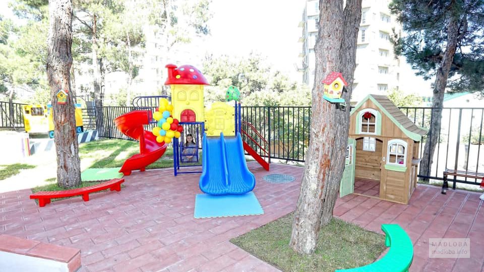 Игровая площадка в детском саду Анбанела