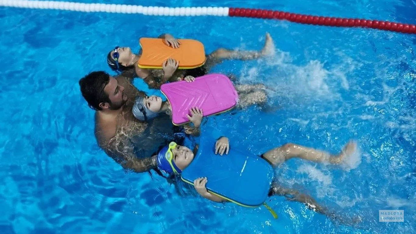 Обучение плаванию в бассейне Aqua Rooms