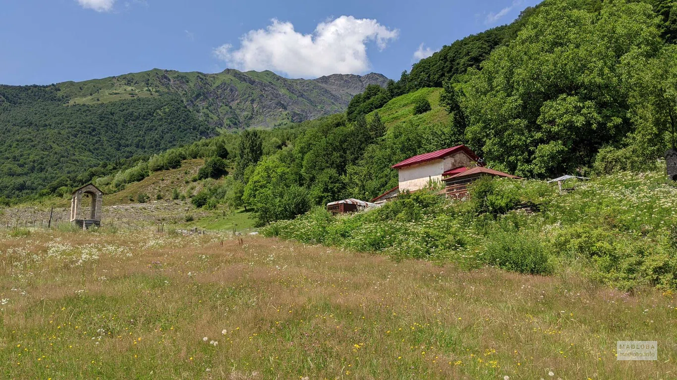 Архангельская церковь в Чукули