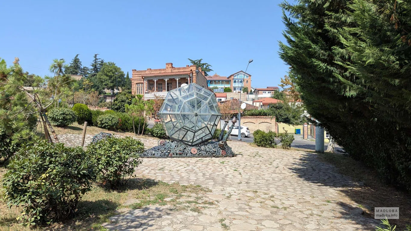 Скульптурная композиция "Семейство улиток" в Телави