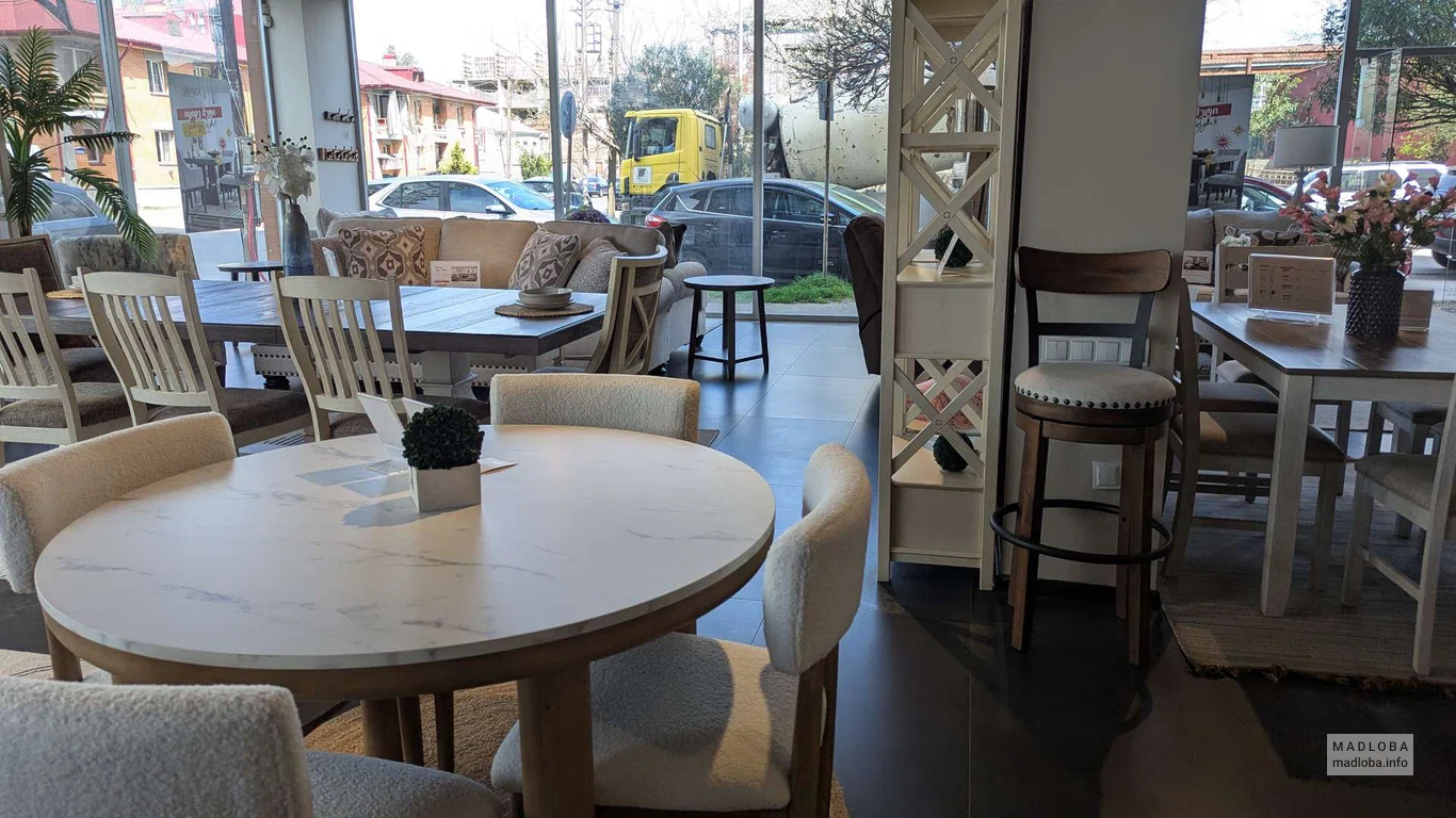 Мебель в магазине Ashley в Батуми