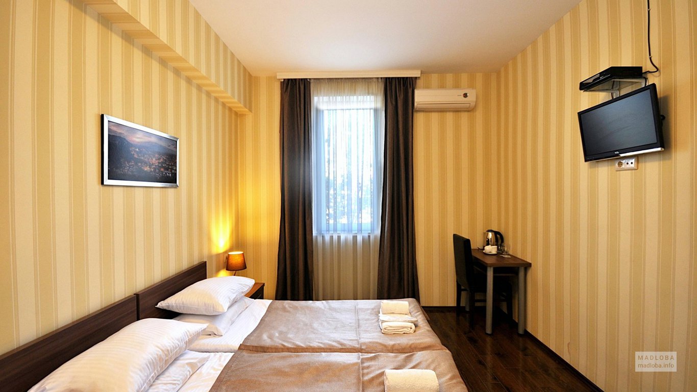 Кровати в номере отеля  Athletics в Тбилиси