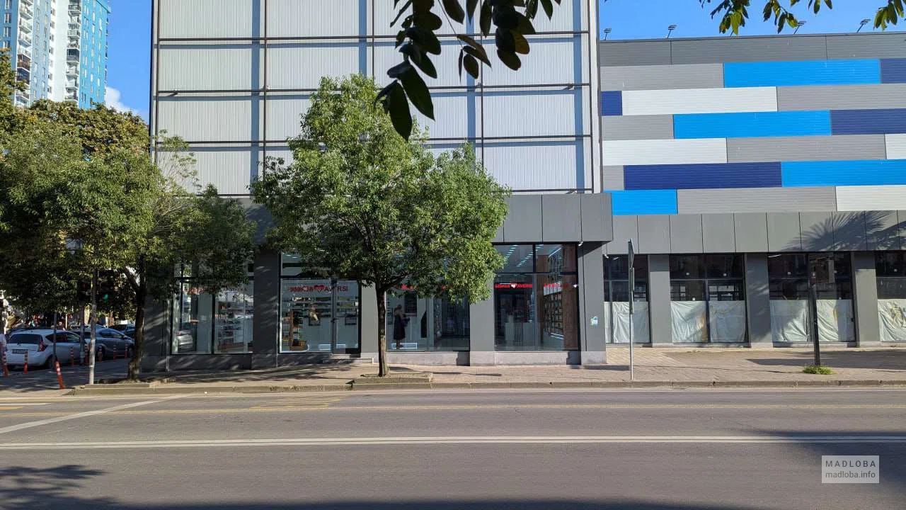 Aversi — аптека и дермокосметика на улице Лермонтова, 119/34 в Батуми