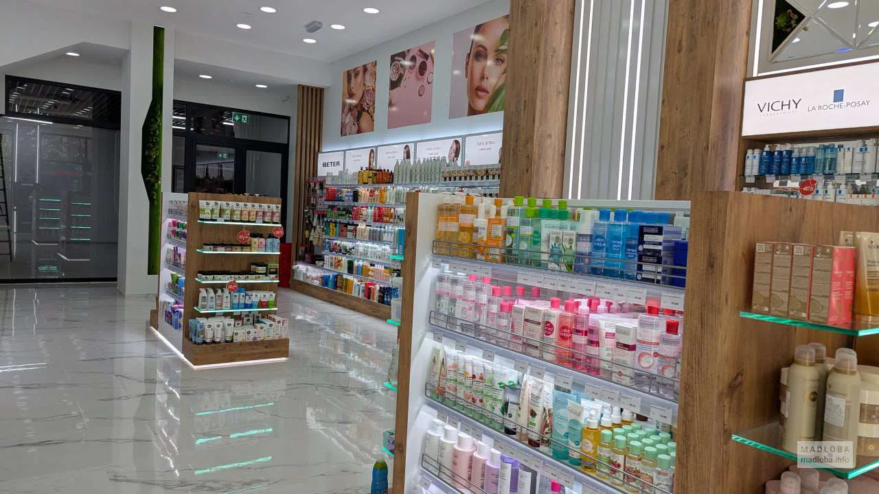 Aversi в Батуми, на улице Лермонтова 119/34 — аптека, витамины, Vichy и La Roche-Posay