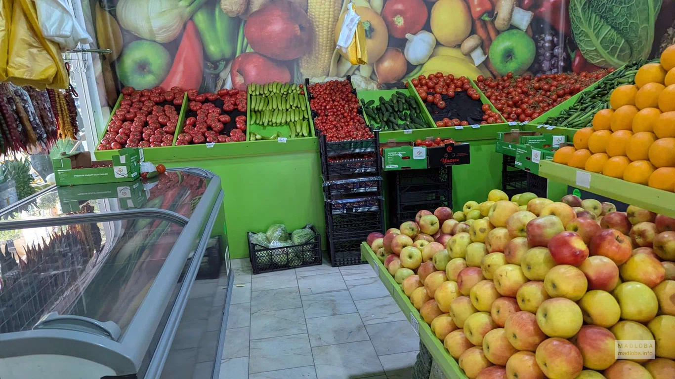 Овощи в магазине Avocado в Батуми