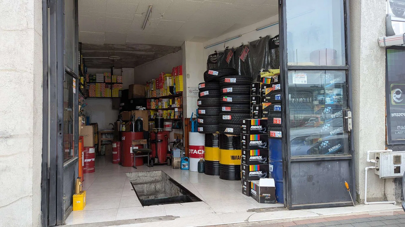 Автомасла и запчасти на Леонидзе, 3А