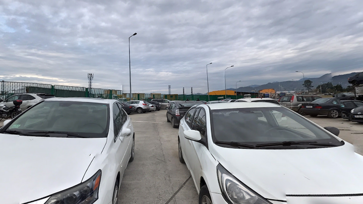 Parking (customs clearance area near the port)