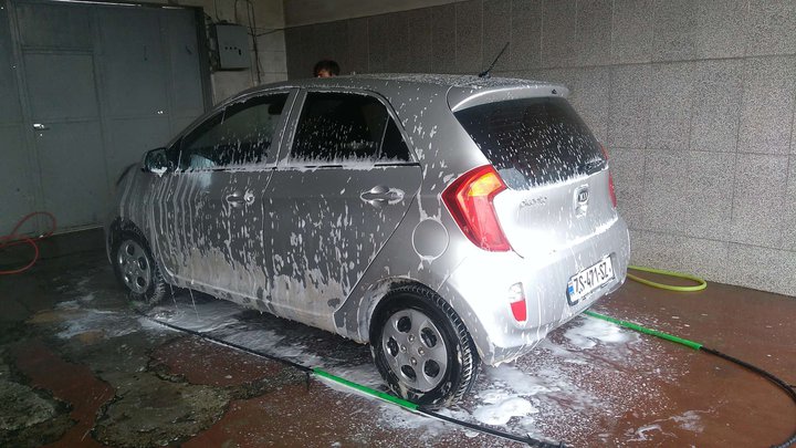 Car wash (Georgiy Antsukhelidze St. 28)