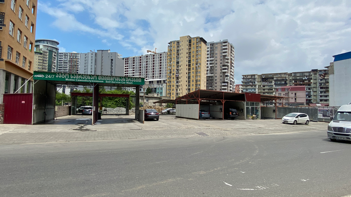 Car wash (Petra Bagrationi St. 238)