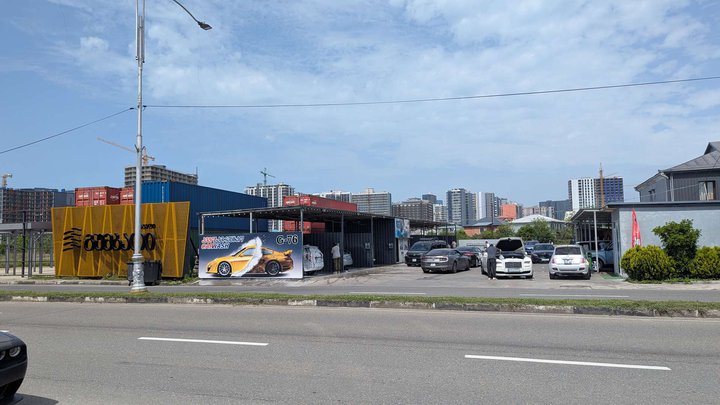 Car wash (Georgiy Antsukhelidze St. 28)