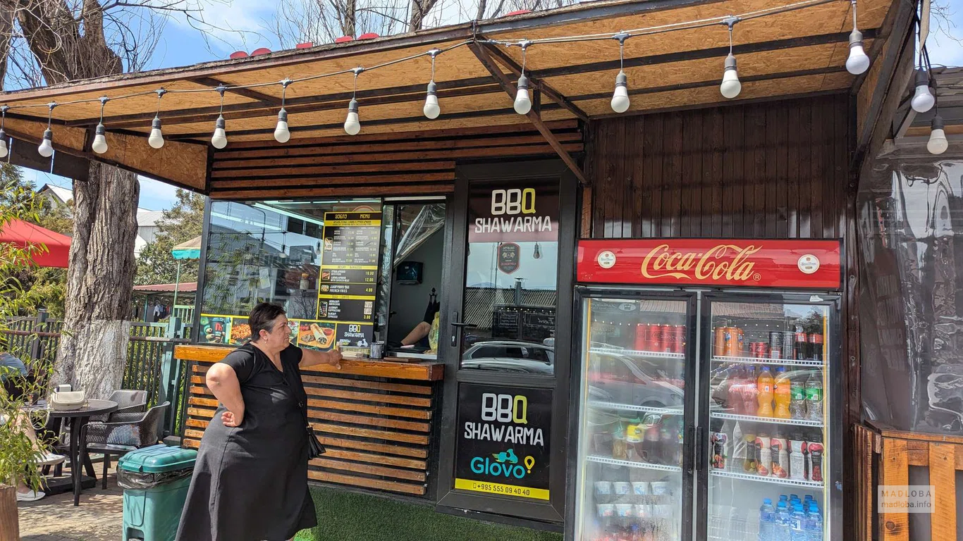 Фастфуд  "Barbecue Shawarma" на улице Ладо Асатиани 26а в Батуми