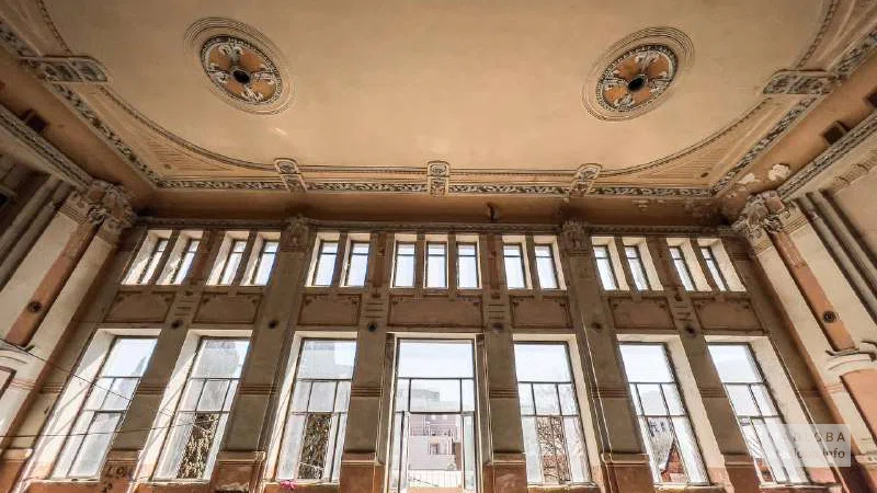 Заброшенный бальный зал в сердце Чугурети