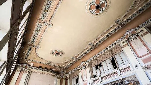 Бальный зал в районе Чугурети в Тбилиси