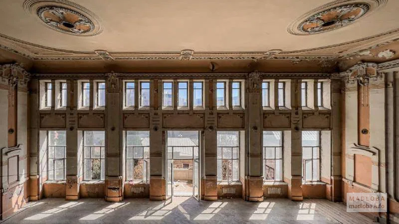 Бальный зал в районе Чугурети