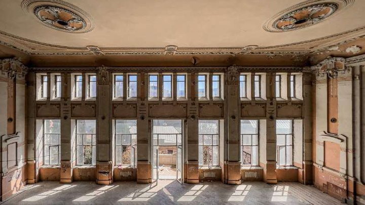 Бальный зал в районе Чугурети