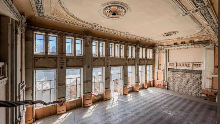 Бальный зал в районе Чугурети