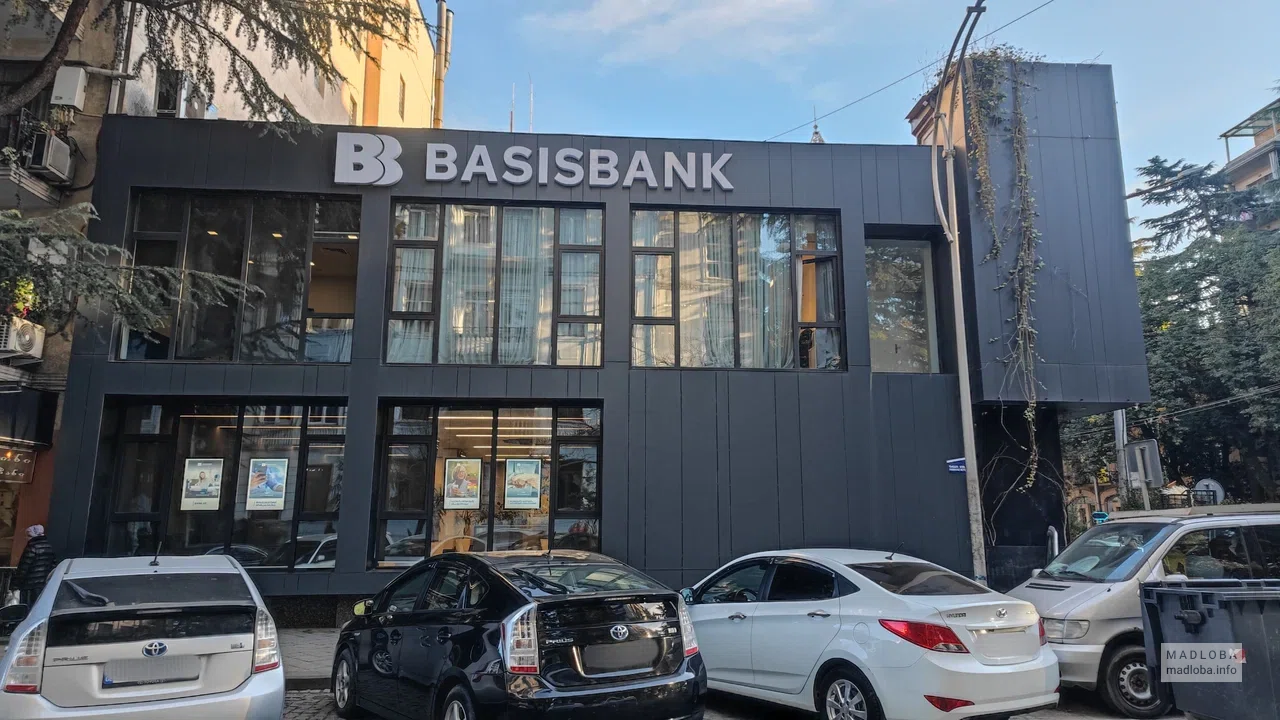 Вид здания на котором расположен банкомат  Basis Bank