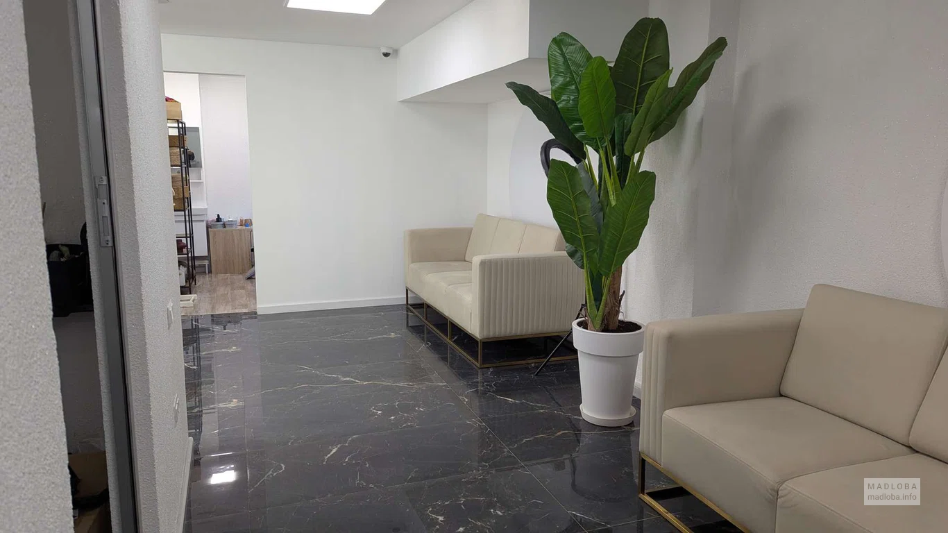 Зона ожидания в салоне Barber Karalidze (Sakura)