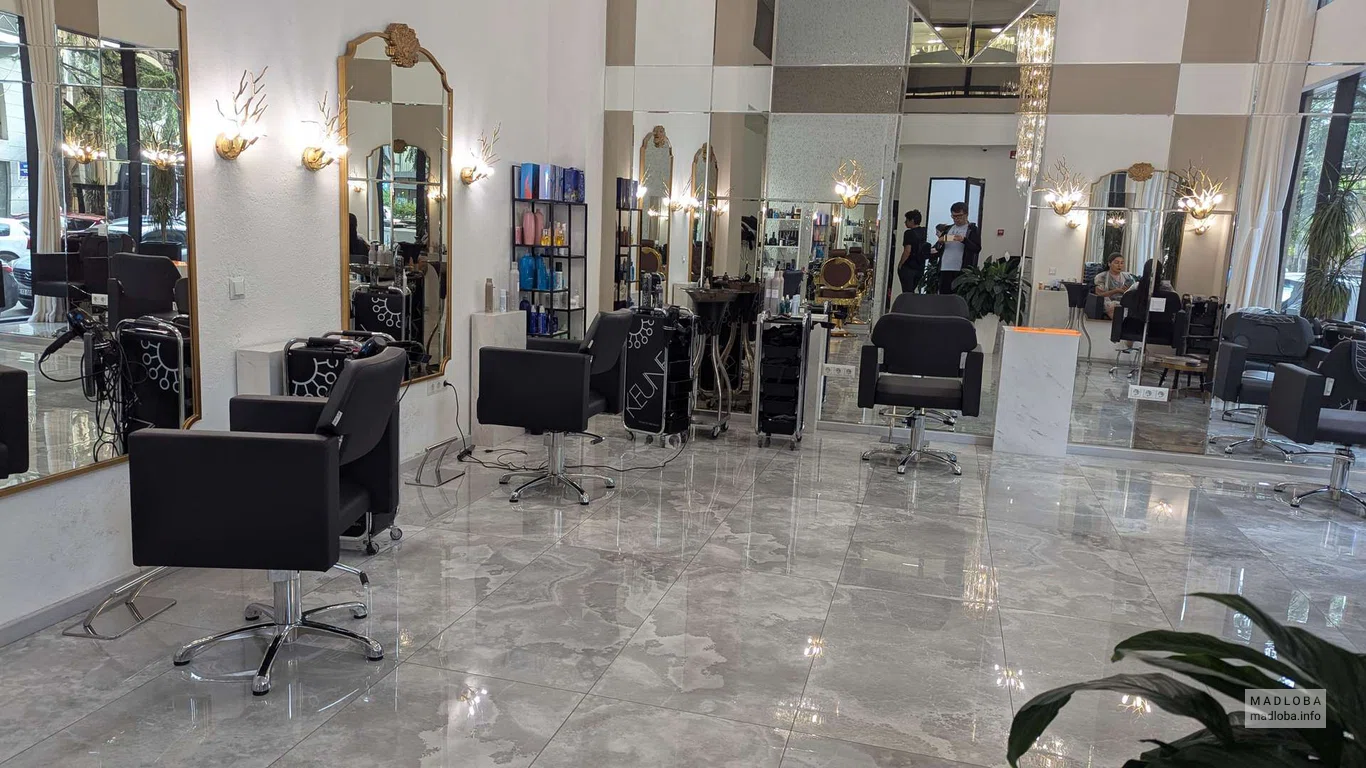 Зал в барбершопе Barber Karalidze (Sakura)