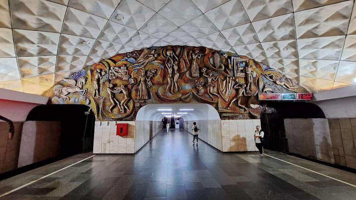 Барельеф на станции «Технический университет»