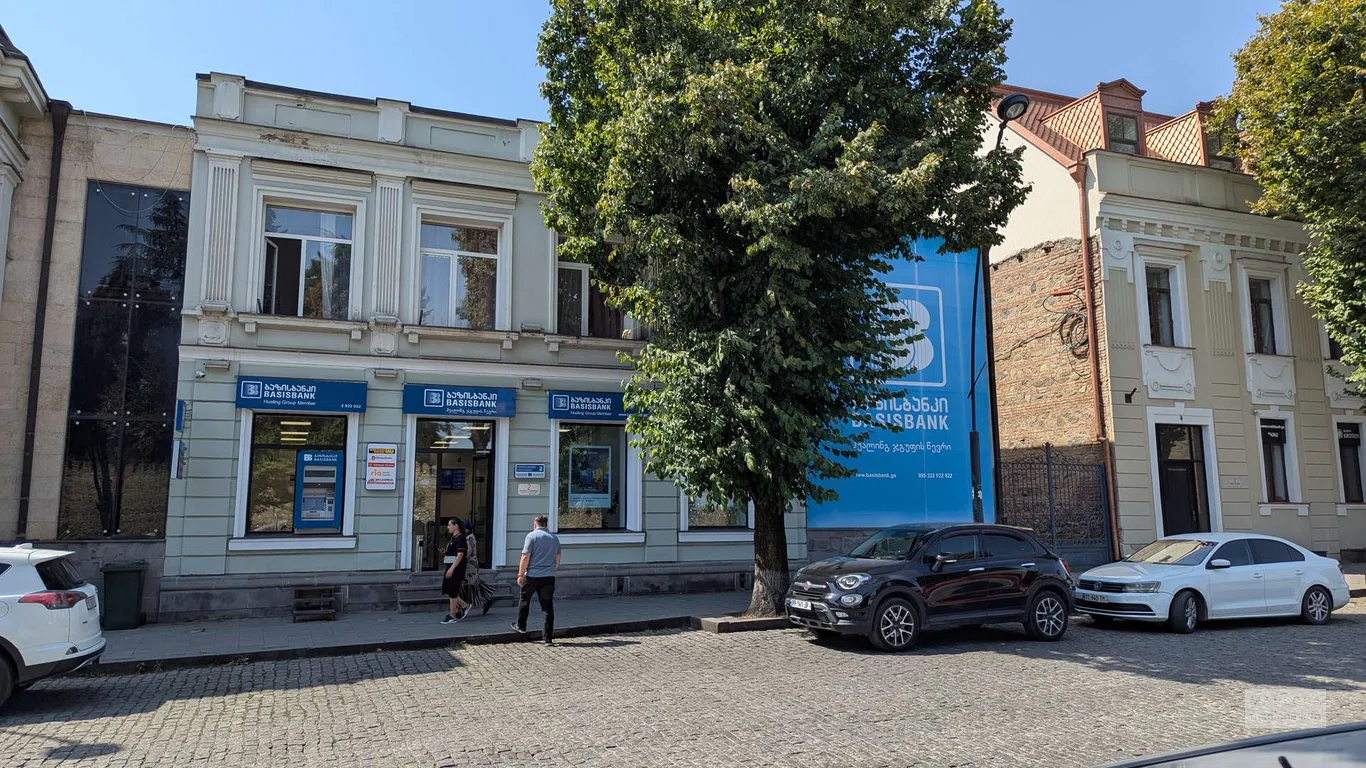 Отделение банка "Basis Bank"