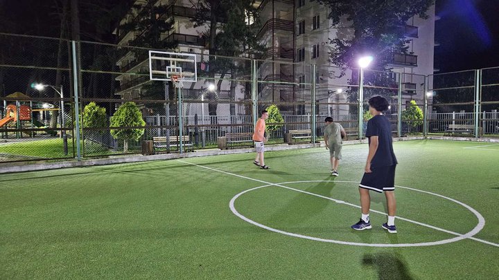 Basketball court (Agmashenebeli Ave. 291A)