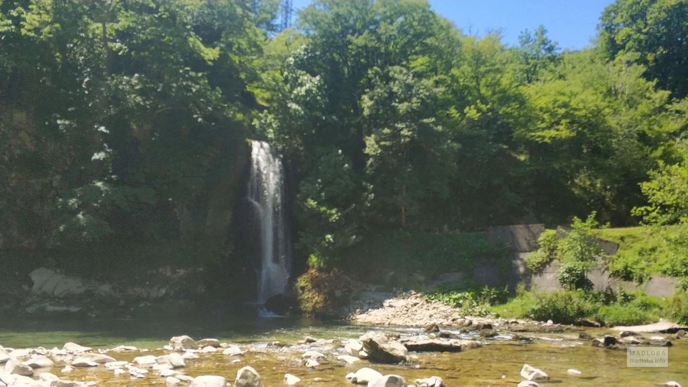 Водопад Бассейна Абхеси