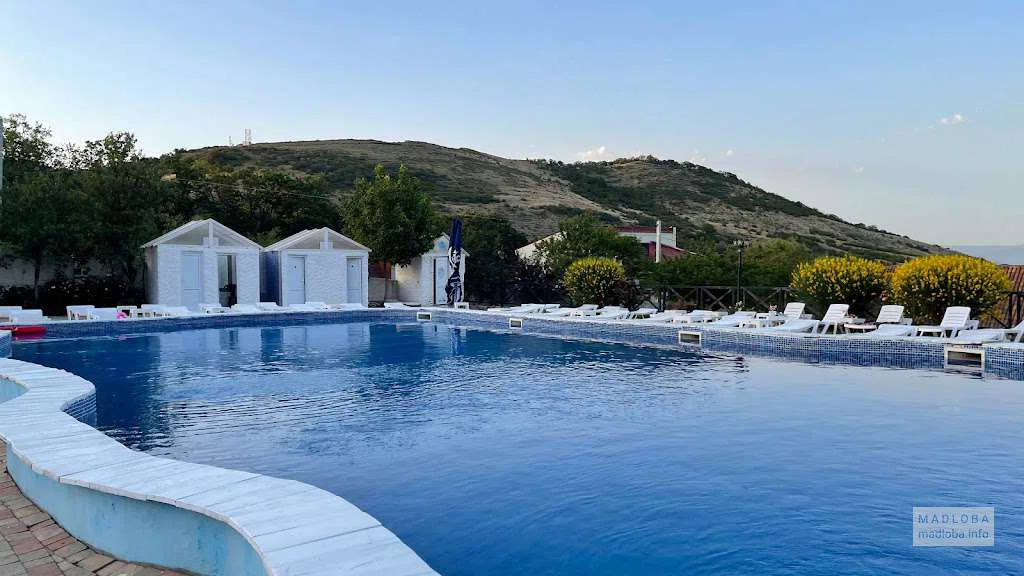 Бассейн под открытым небом в гостевом доме "Georgios Ranch"