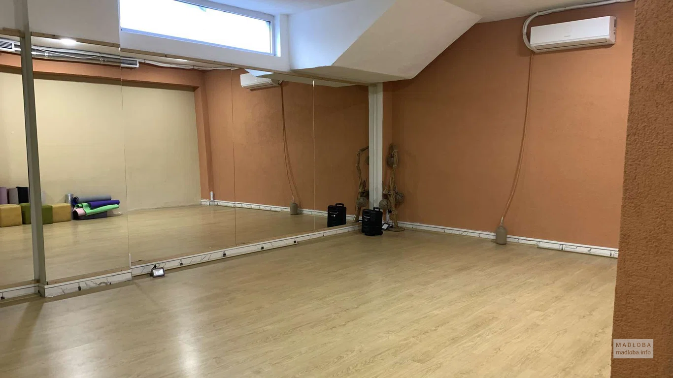 Танцевальный зал в Batumi Dance Center
