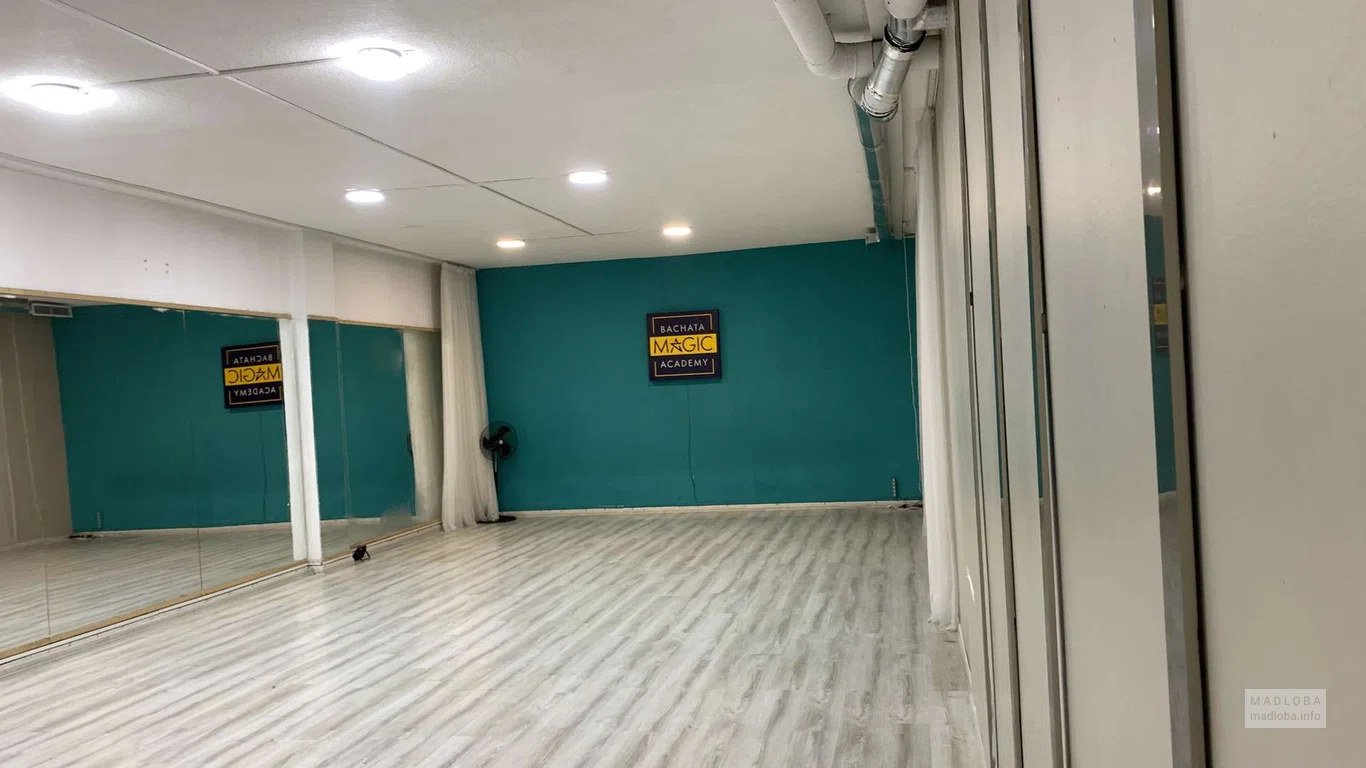 Школа танцев "Batumi Dance Center" - зал для репетиций