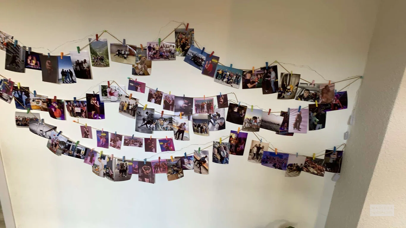 Фотографии на стене в Batumi Dance Center