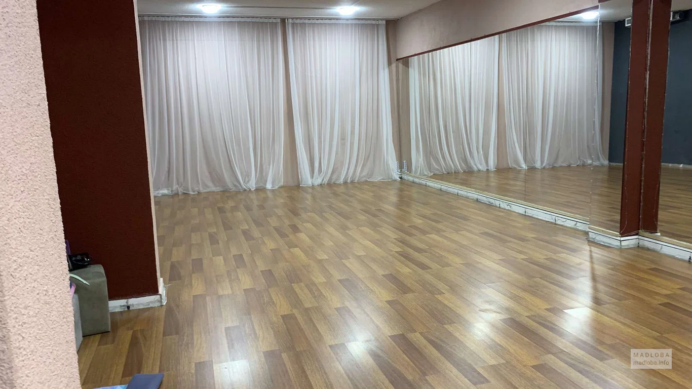 Танцевальный зал в Batumi Dance Center