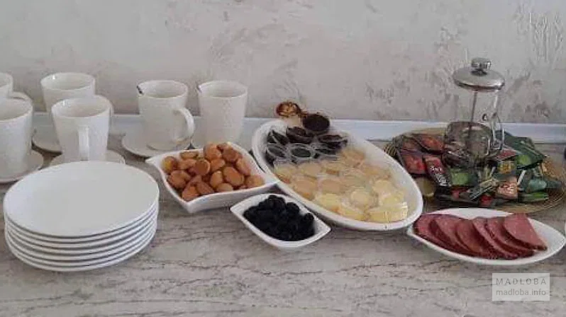 Завтрак в отеле Batumi Inn