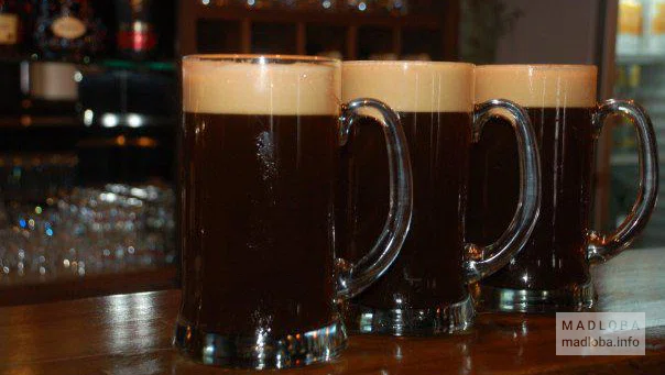 Пенные напитки на баре Bavarian Brauhaus