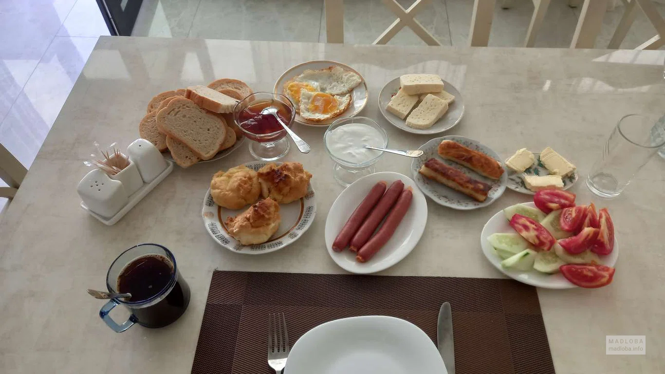 Завтрак в хостеле Бека