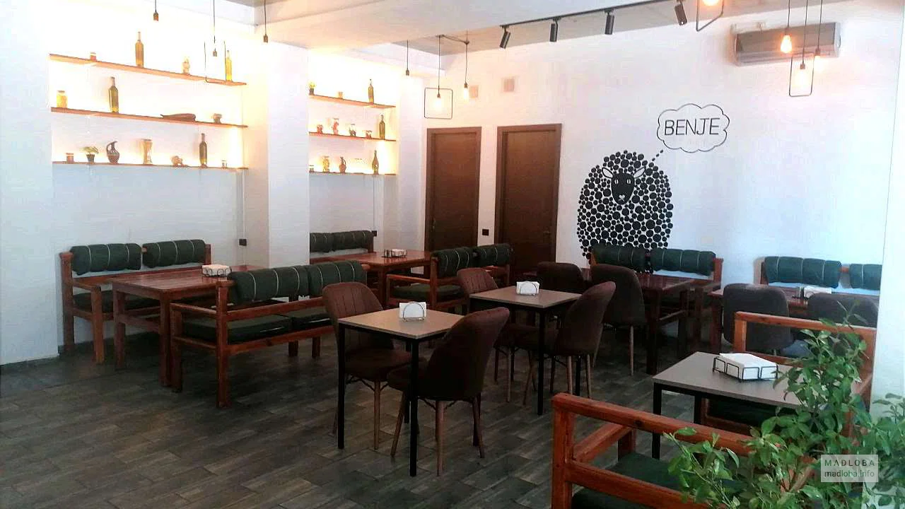 Зал в ресторане "Benje Lounge"