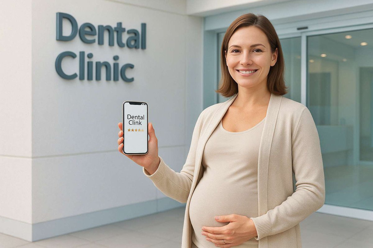 Беременная женщина возле стоматологии