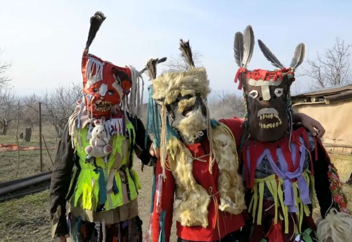 Berikaoba celebration - mummers in costumes and masks