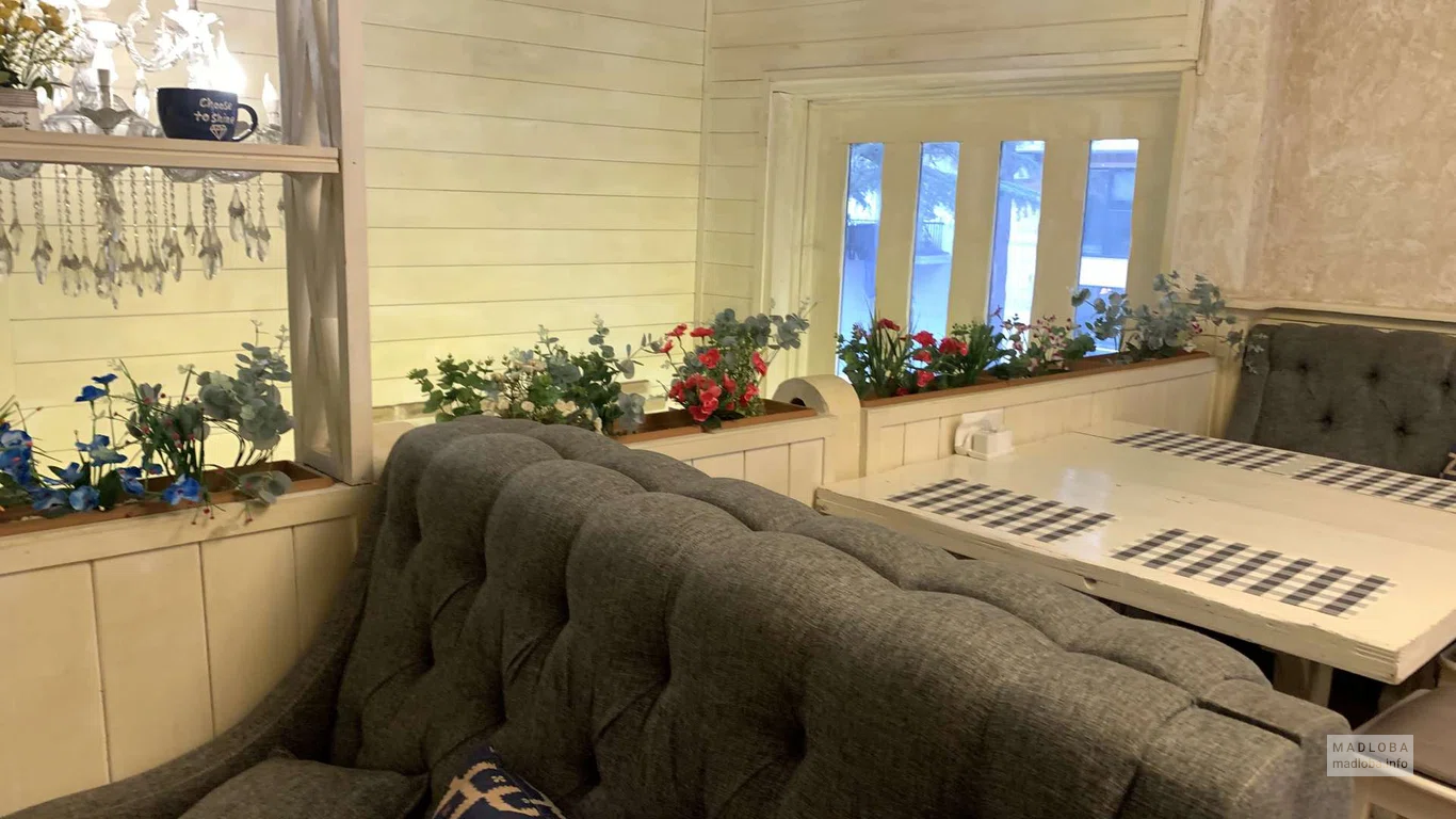 Цветы в интерьере ресторана Bericoni