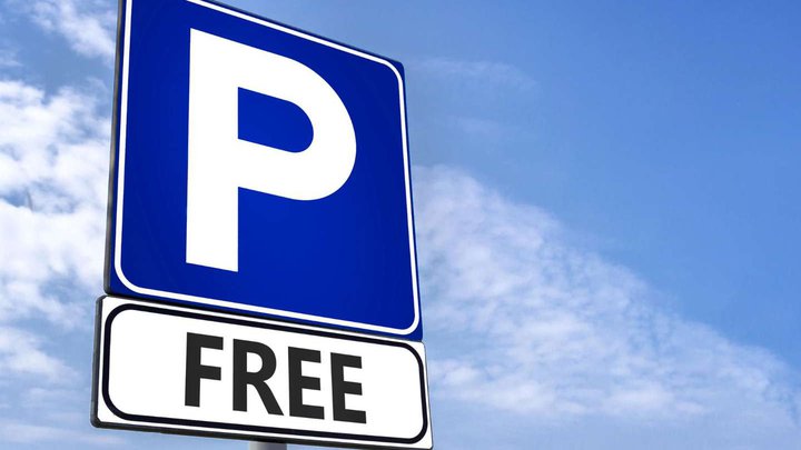 Free parking (Dolphinarium)
