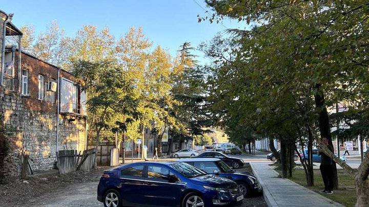 Parking near TBS Bank on Grishashvili street 26