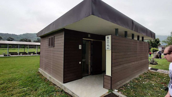 Бесплатный туалет в крепости Гонио