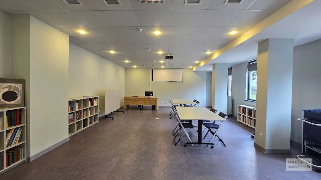 Библиотека имени Ладо Асатиани в Тбилиси