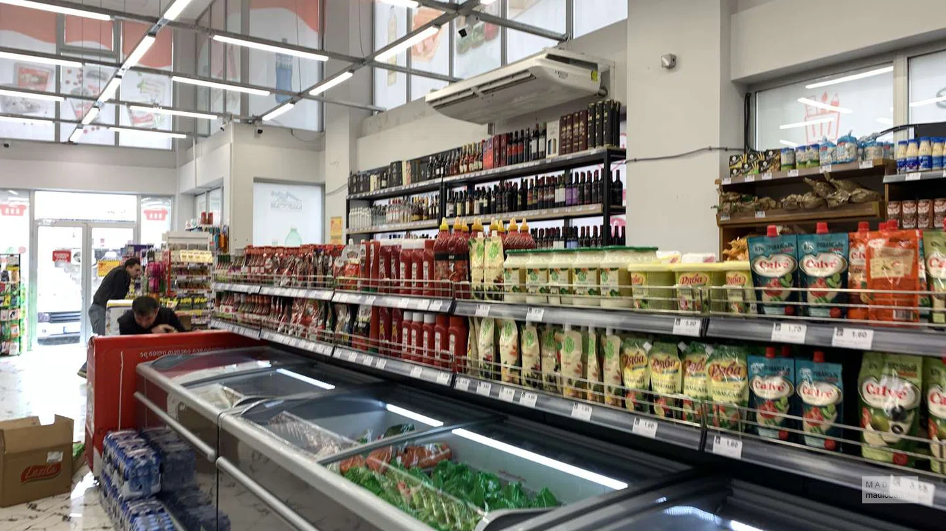 Billion — супермаркет с продуктами и товарами для дома в Батуми