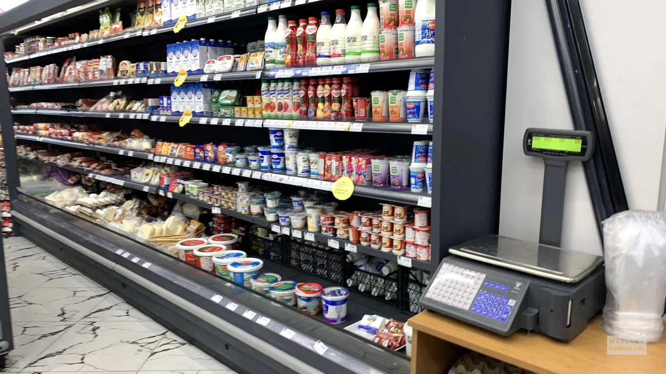 Молочная продукция в супермаркете Billion