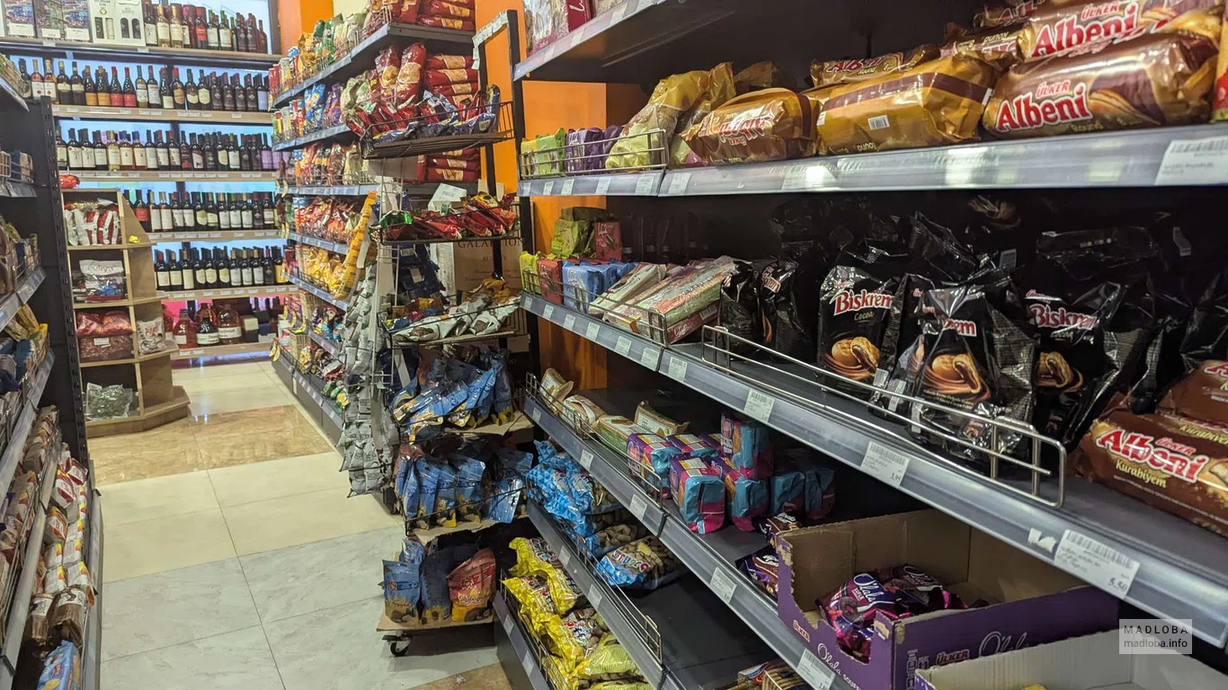 Полки с продуктами в Супермаркете Billion на Лермонтова