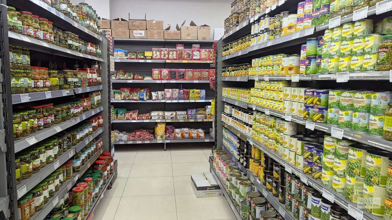 консервы в магазине Billion в Батуми