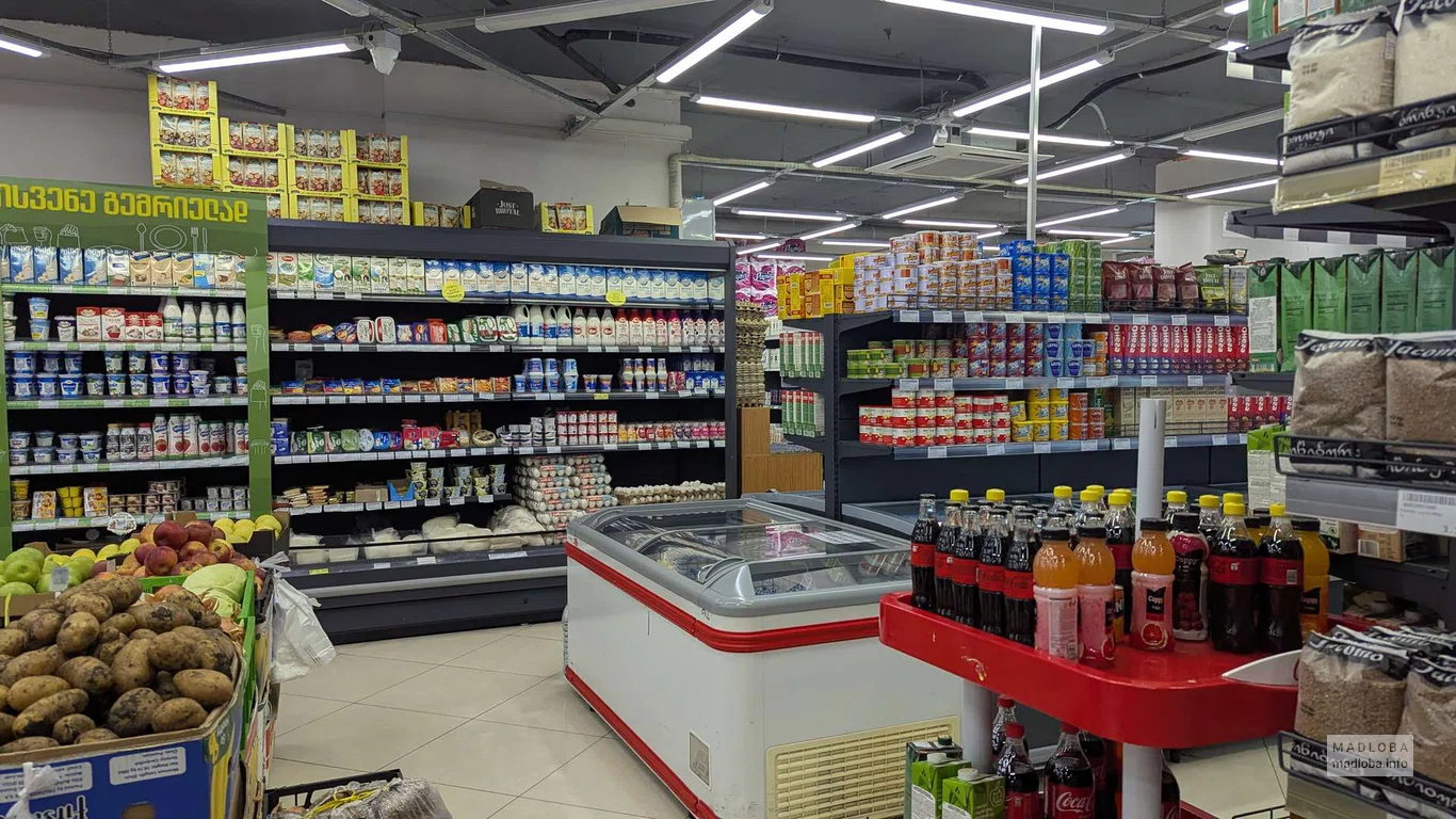 товар на полках магазина Billion в Батуми на улице Пушкина